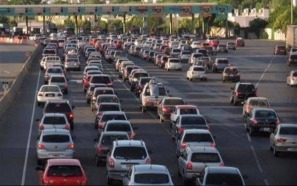 Tránsito complicado en la Autopista por un choque múltiple: colas y demoras para llegar a CABA
