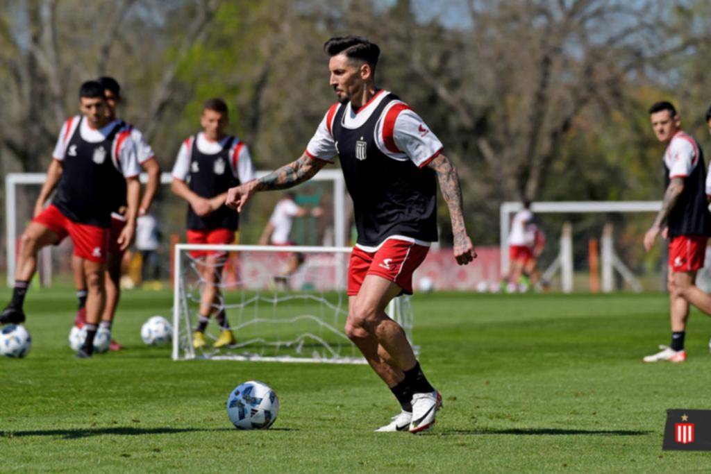 Estudiantes con la guardia alta y José Sosa trabajó a la par de sus compañeros