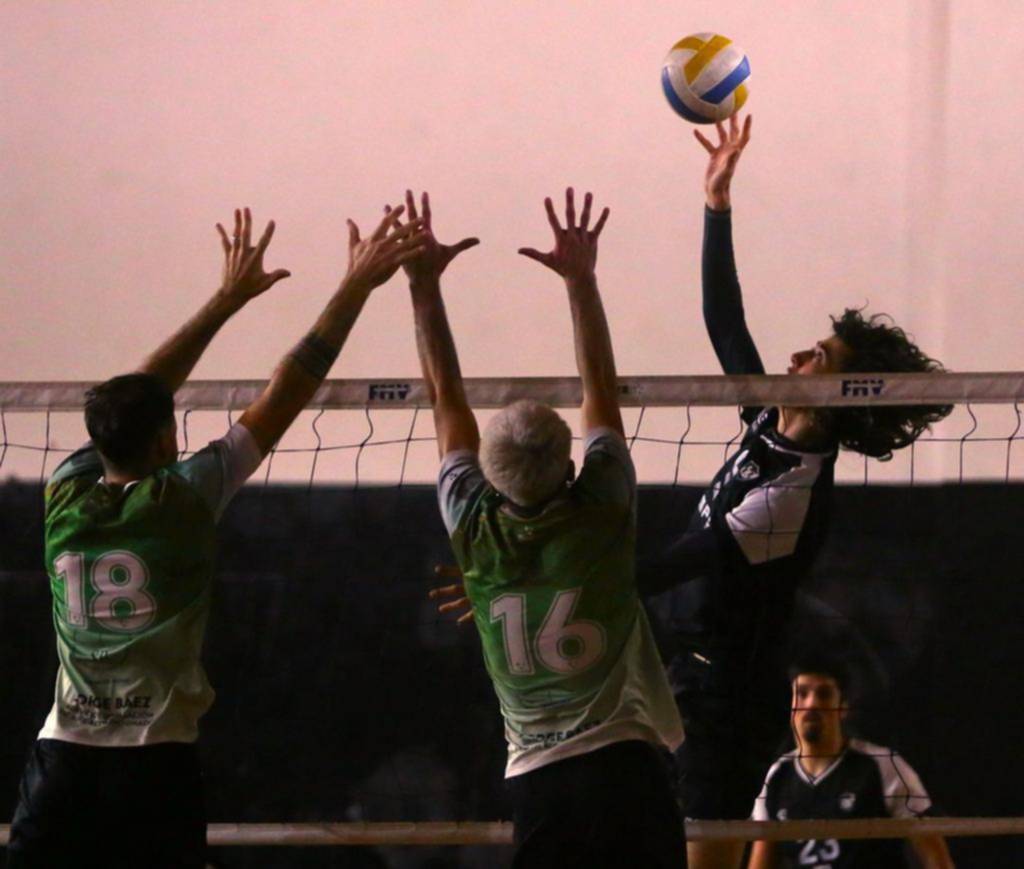 La “U” mantiene la ilusión del ascenso en vóley masculino