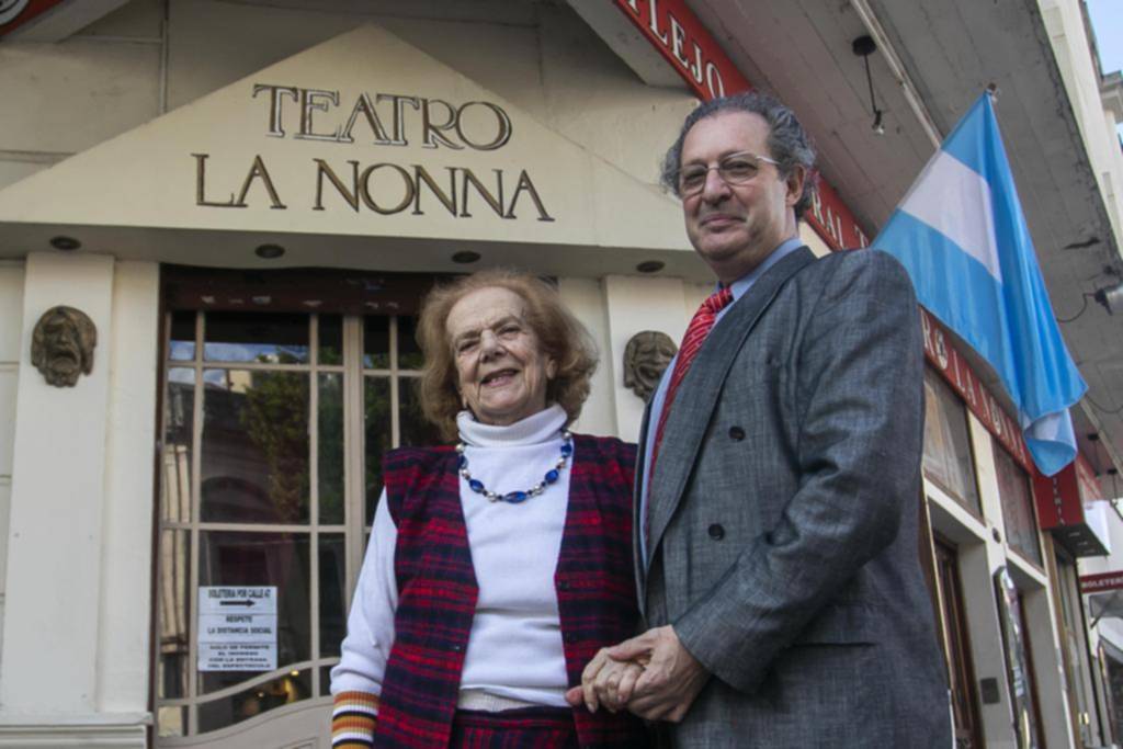 Con recuerdos, torta y una función de “Charity”, La Nonna celebra 32 años