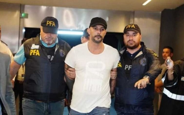 Allanaron la casa del platense Leonardo Fariña luego de quedar detenido al ser descubierto en una cueva financiera