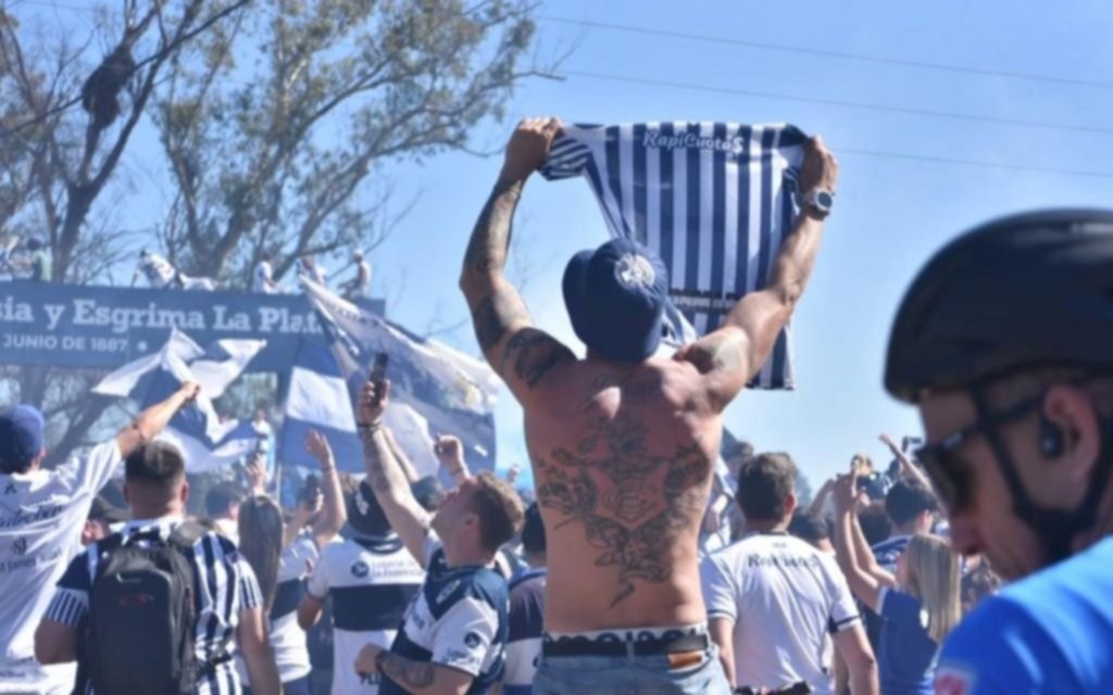 Los hinchas de Gimnasia preparan un banderazo a todo color antes de "la final" con Banfield