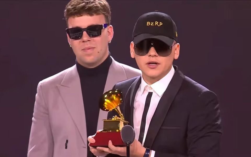 Bizarrap recibió el Grammy Latino por su tema junto a Quevedo