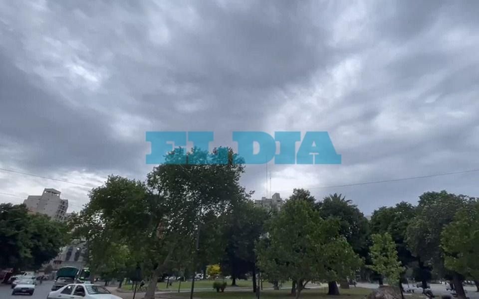 Pronóstico del tiempo para La Plata.- La tormenta cubre el cielo de la Ciudad: hay alerta amarillo