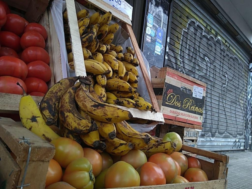 Banana: cara y escasa por falta de importación