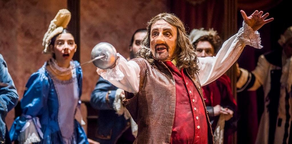 Escándalo en el debut de “Cyrano”: gritos, piñas y policía