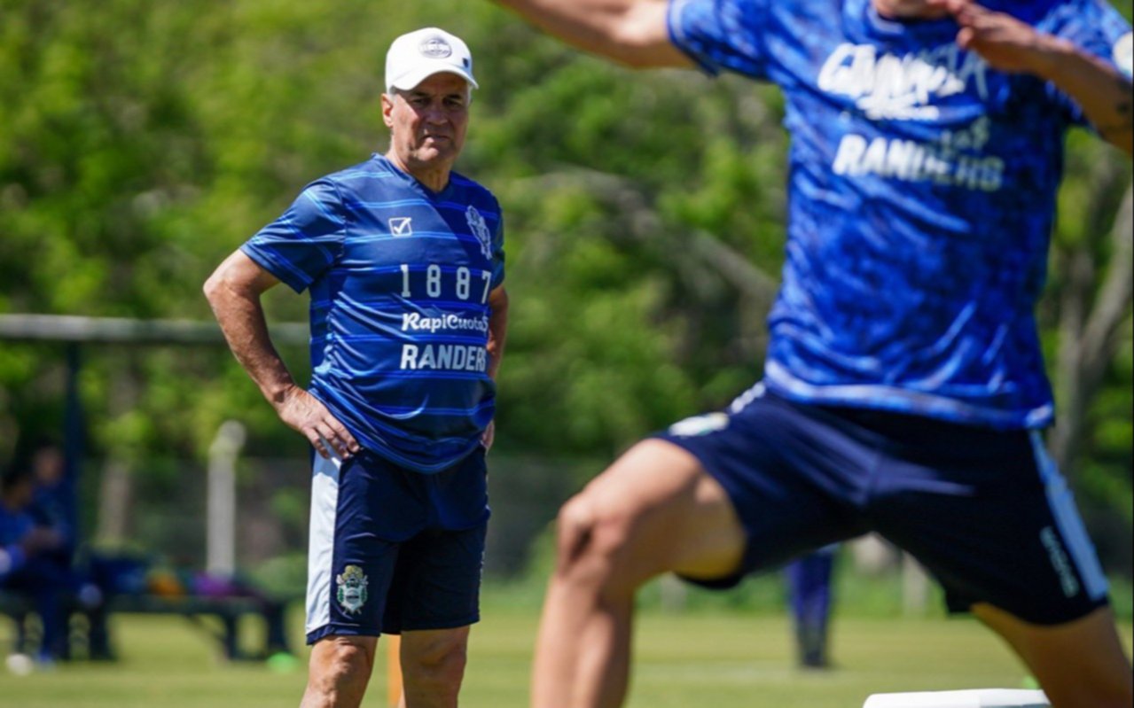 Gimnasia volvió a entrenar con bajas y Madelón prueba variantes para visitar a Banfield