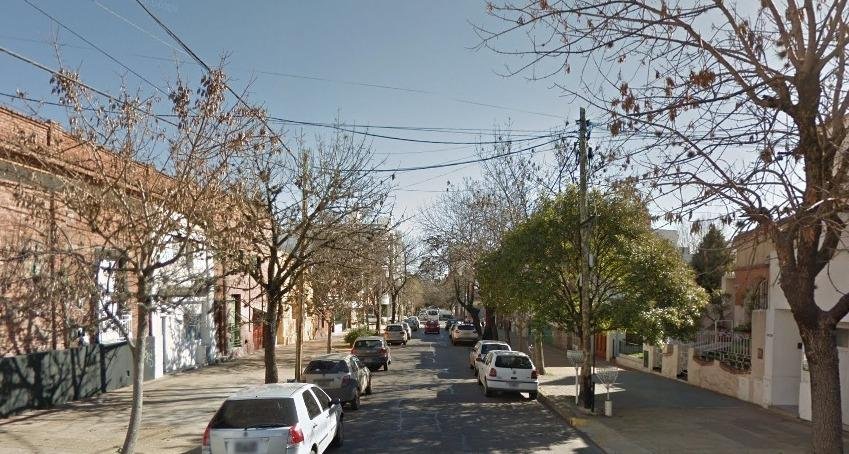 Delincuentes armados emboscaron y asaltaron a un joven motociclista