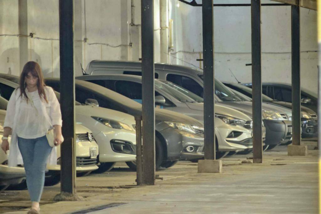 Ya es difícil encontrar una cochera para que el auto no duerma afuera