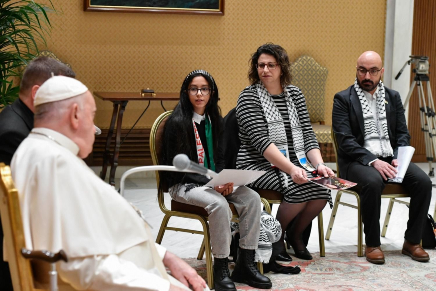 El Papa se reunió con familiares de palestinos en Gaza y de rehenes israelíes