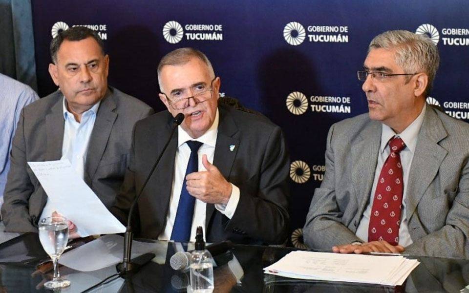 "Eliminar gastos innecesarios": un gobernador peronista "pasa la motosierra"