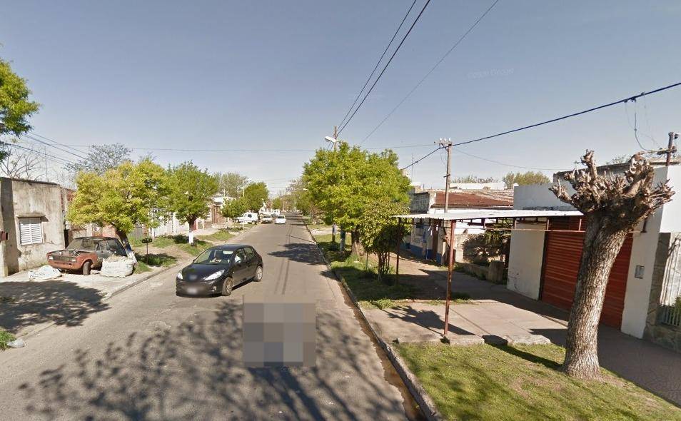 Golpearon a su hijo con una pistola y escaparon con un botín millonario