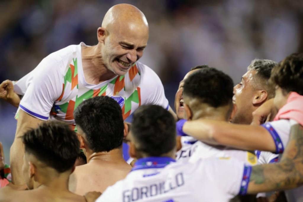Vélez cumplió con su objetivo y mandó al Salabero al repechaje