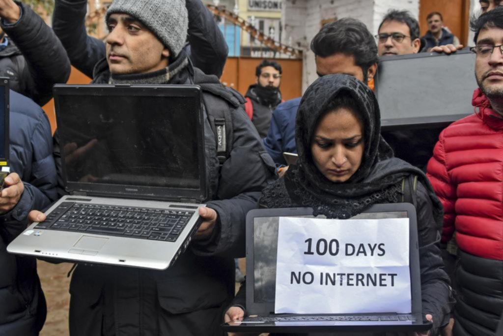 India, campeón de los cortes de internet para acallar las voces críticas