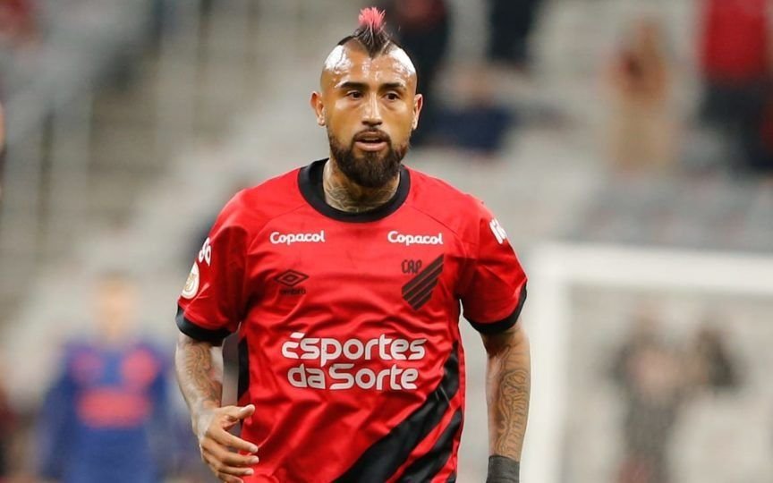 ¿Arturo Vidal a Boca? Qué dijo Riquelme, en medio de la espera por las elecciones presidenciales
