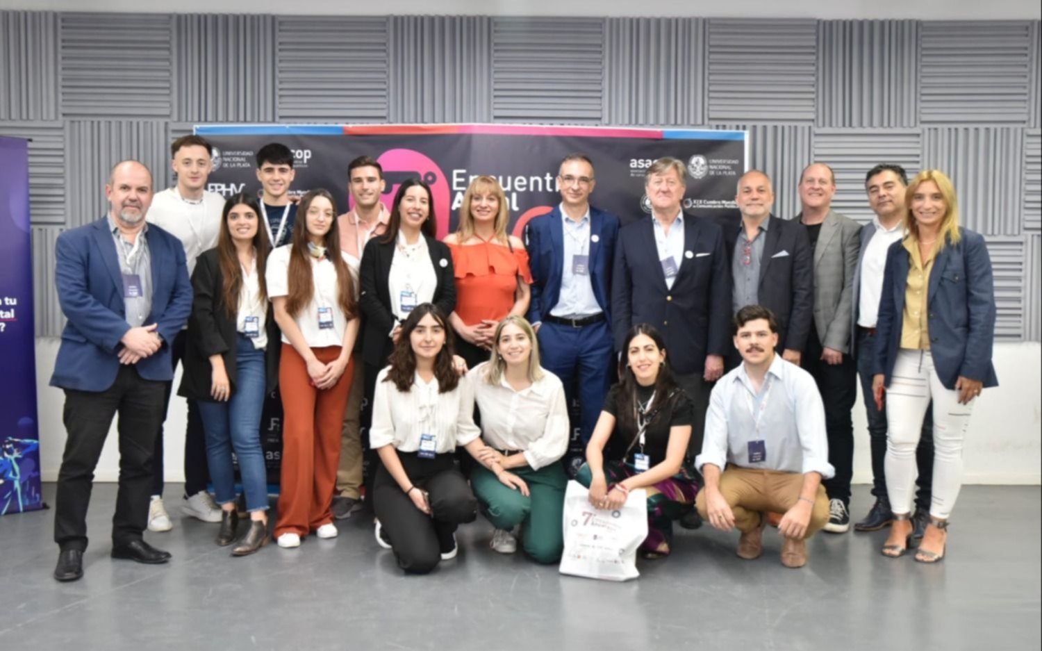 La UNLP fue escenario de un encuentro de consultores políticos, estudiantes y periodistas