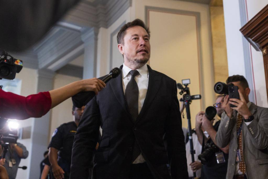 Netanyahu y Musk visitan un kibutz que atacó Hamás