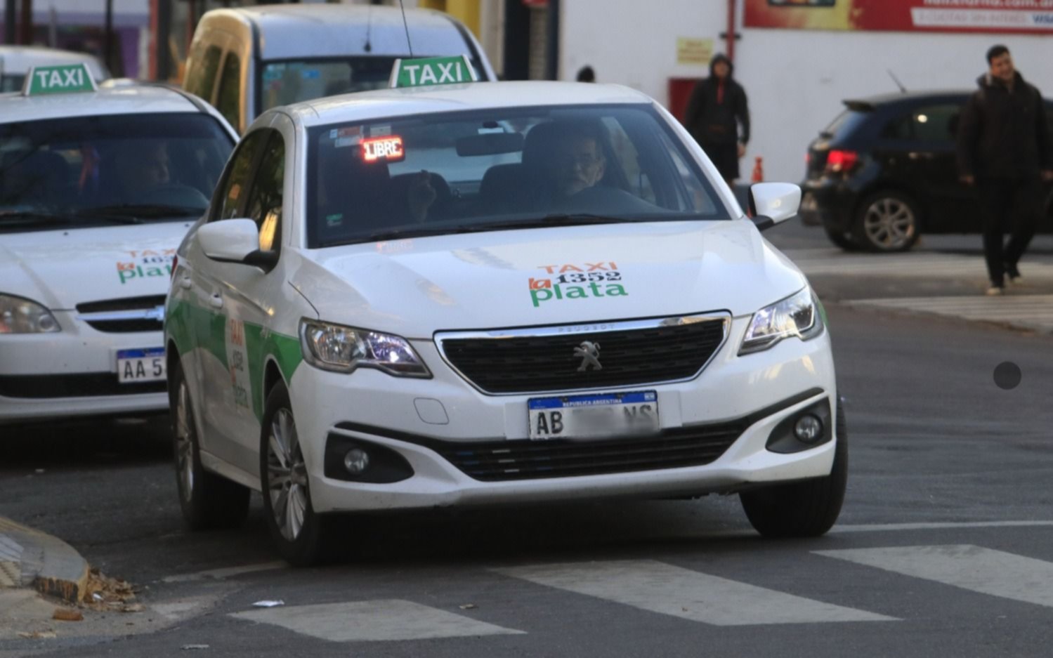 Se aprobó la nueva tarifa de taxis en La Plata: de cuánto es el aumento 
