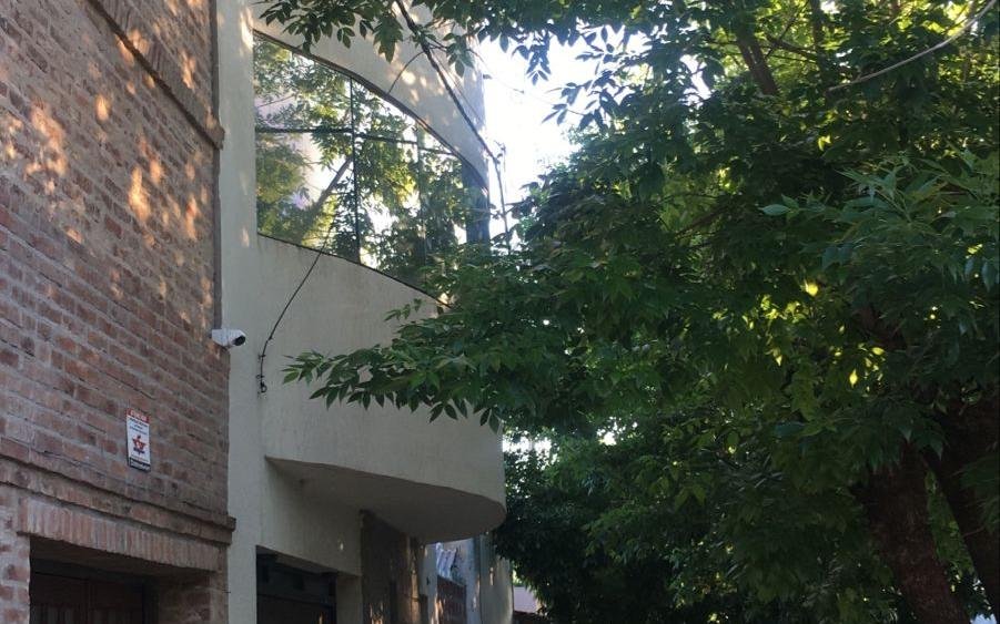 En un sector de Villa Elvira reclaman la poda urgente de varios árboles