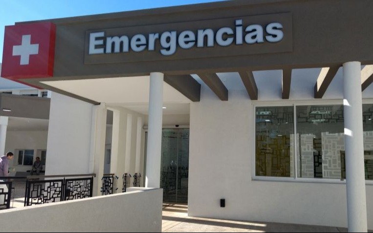 Denuncian que no hay camas en un hospital de Tandil y que una mujer de 90 años, "pasó la noche en una camilla"