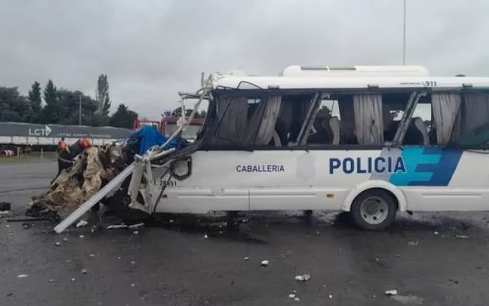 Tragedia en la Ruta 7: fallecieron cuatro policías en Carmen de Areco