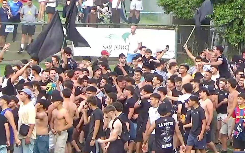 La U ganó un partido para el infarto: finalista