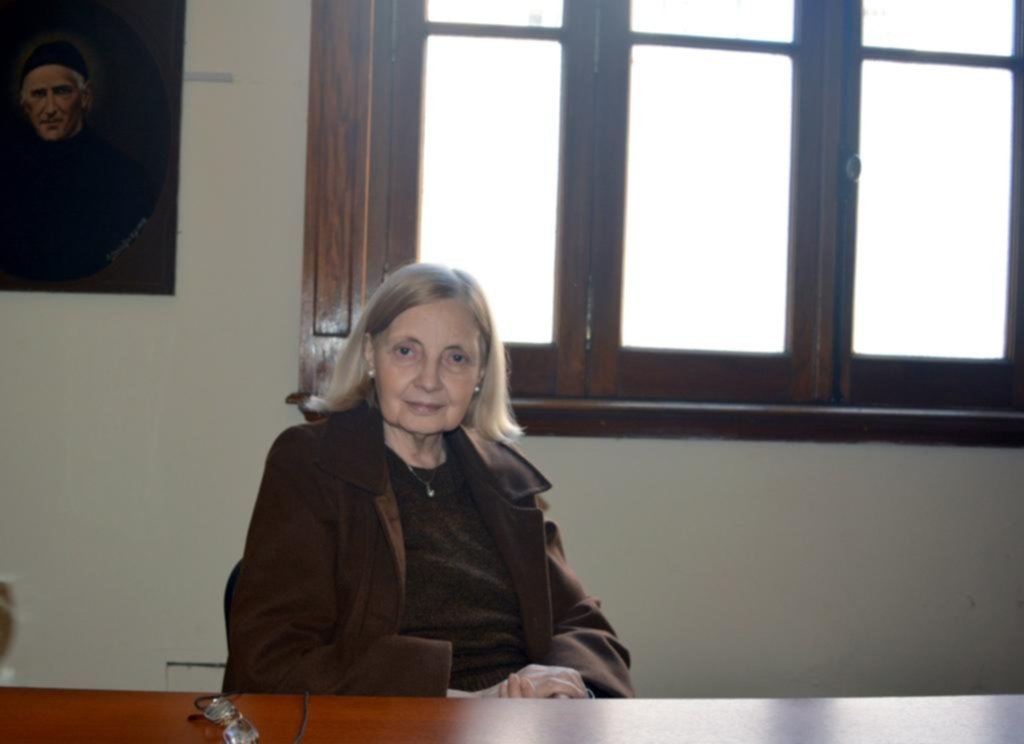 “Los poetas en sus voces”: entrevistas con María Minellono