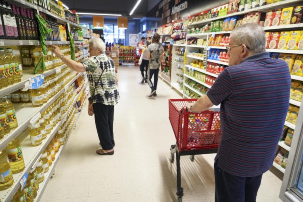 Asignatura pendiente en el plan económico: el consumo no repunta