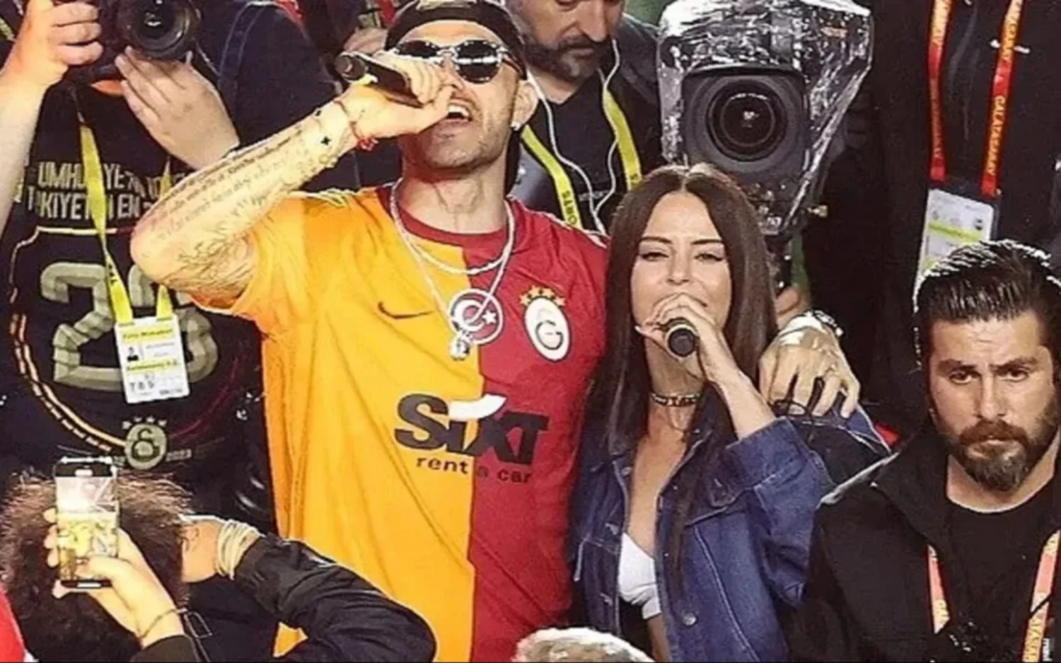 Simge Sagin y Mauro Icardi