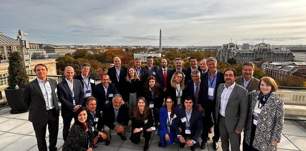 Más de 200 argentinos viajaron a observar las elecciones de EE UU