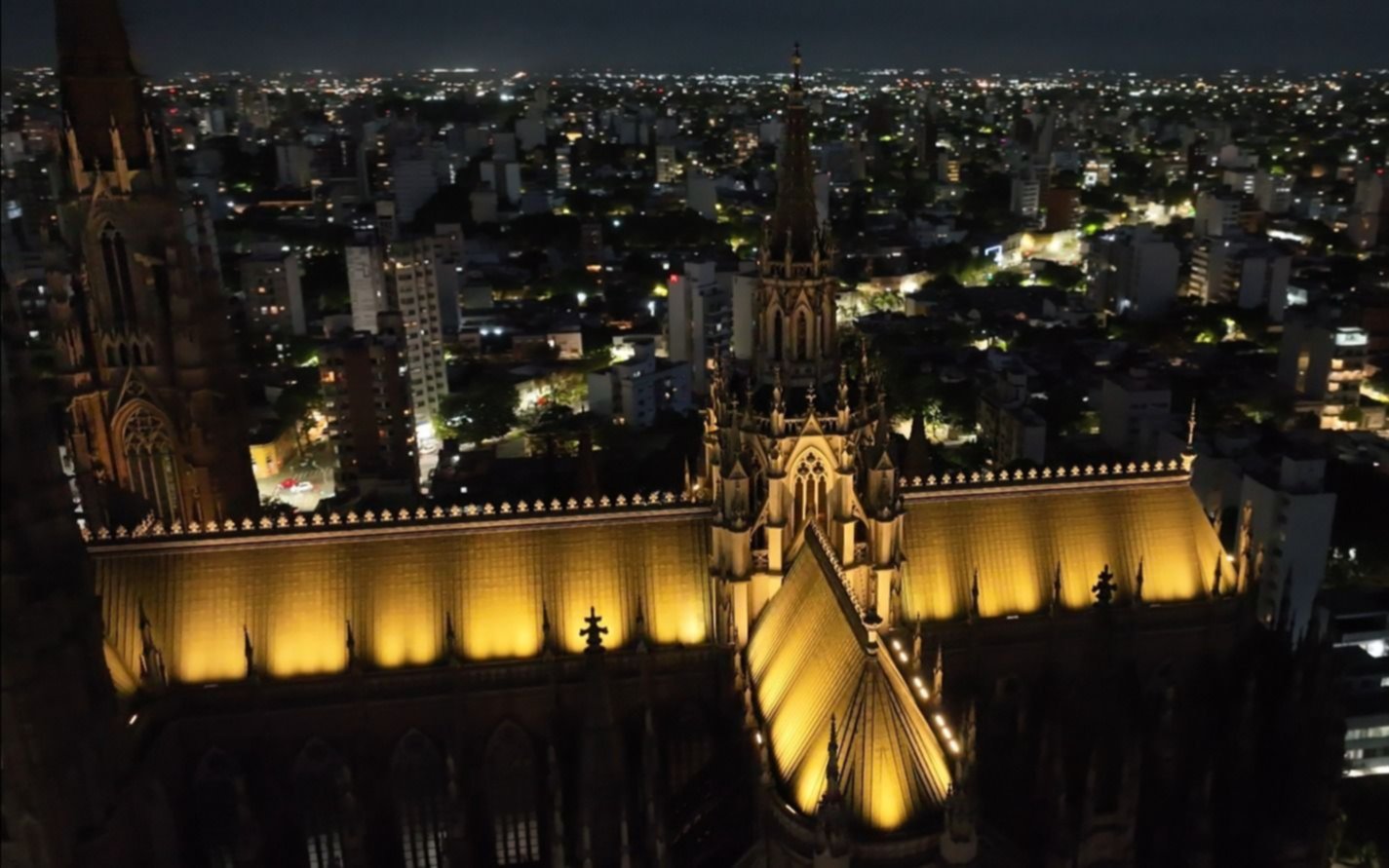 La Catedral recupera su campanario de música y estrena un novedoso sistema de iluminación