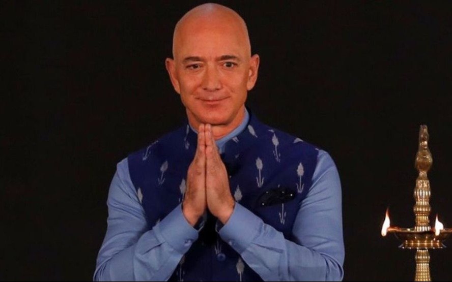 El saludo de Jeff Bezos tras el silencio del Washington Post