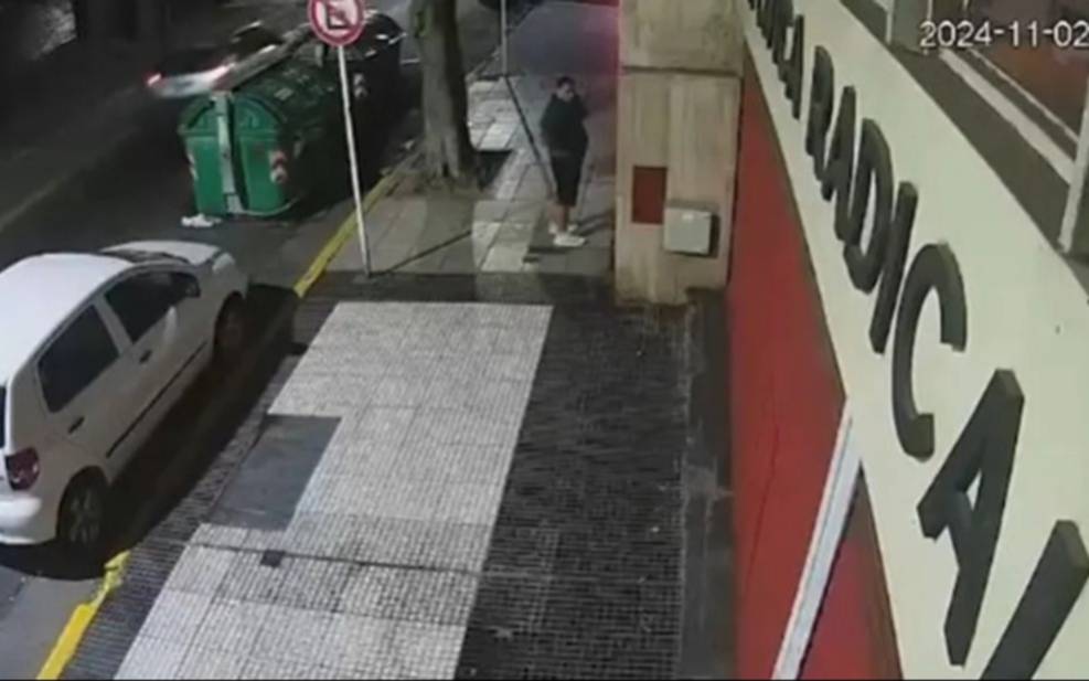 El grave ataque a la sede central de la UCR: detuvieron a tres chilenos