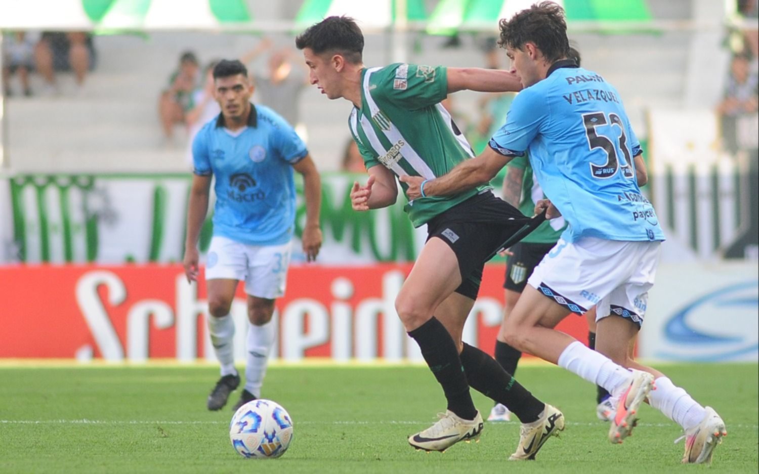 Banfield y Belgrano no pasaron de un empate con poco brillo 