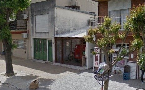 El ladrón del barbijo rosa: con un cuchillo, atacó un kiosco en el barrio de La Loma 