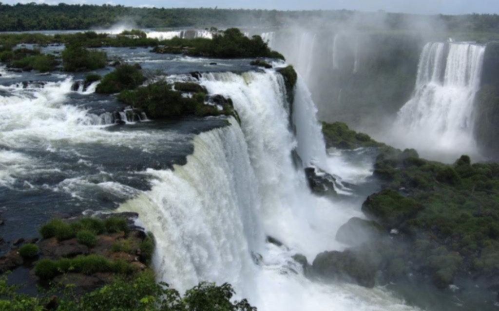 Póngale cero, maestro: para Bill Gates, las Cataratas del Iguazú están en...¡Paraguay!