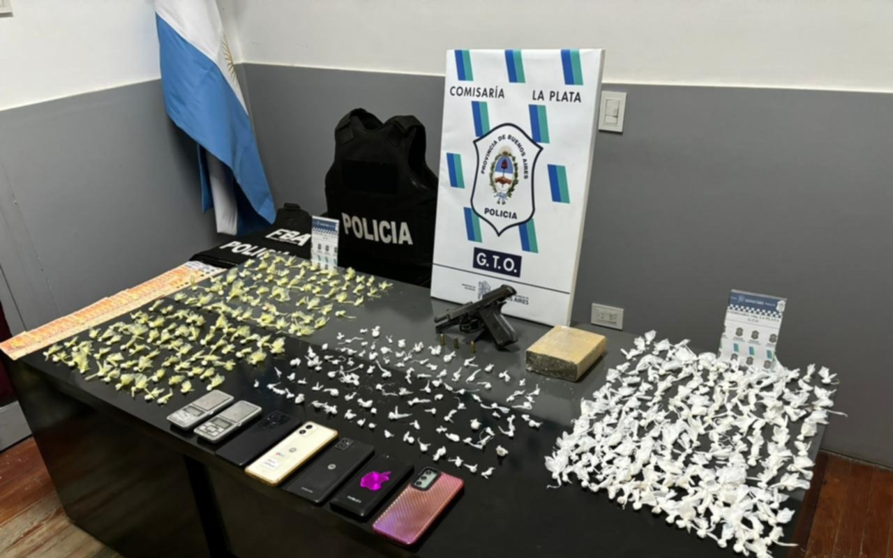 Golpe a la "banda blanca" de La Plata: secuestran cocaína, marihuana, armas y hasta chalecos anti balas