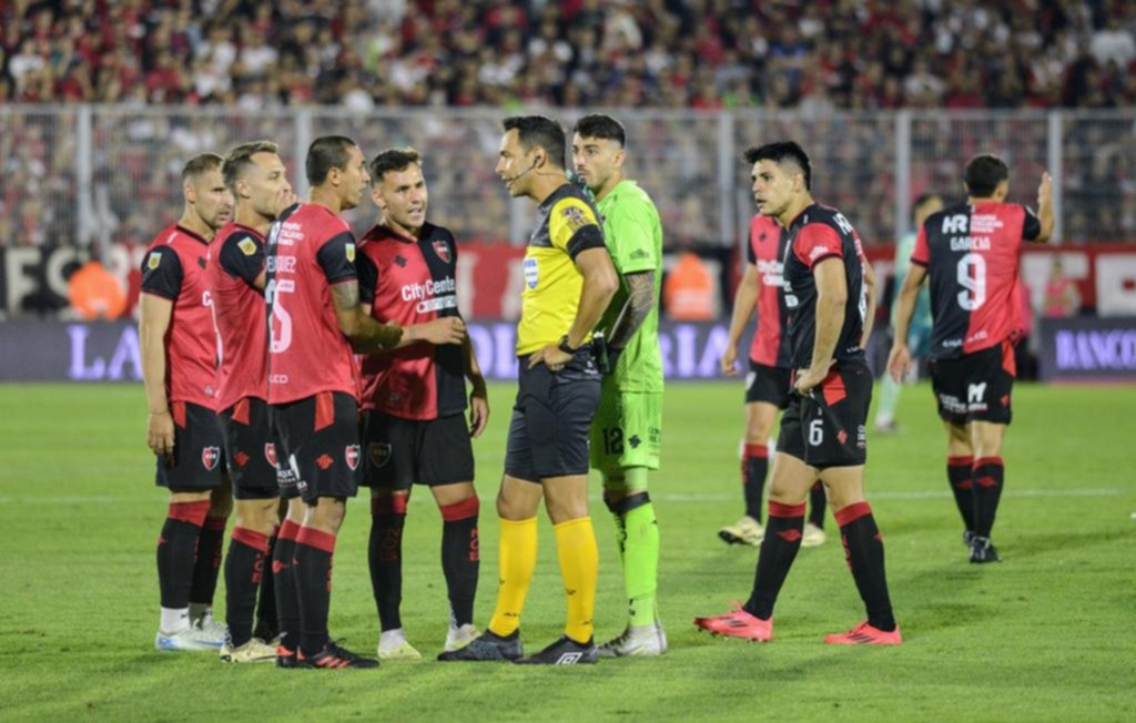 ¡Atento Gimnasia! Newell´s llega convulsionado y cuestionado por los hinchas