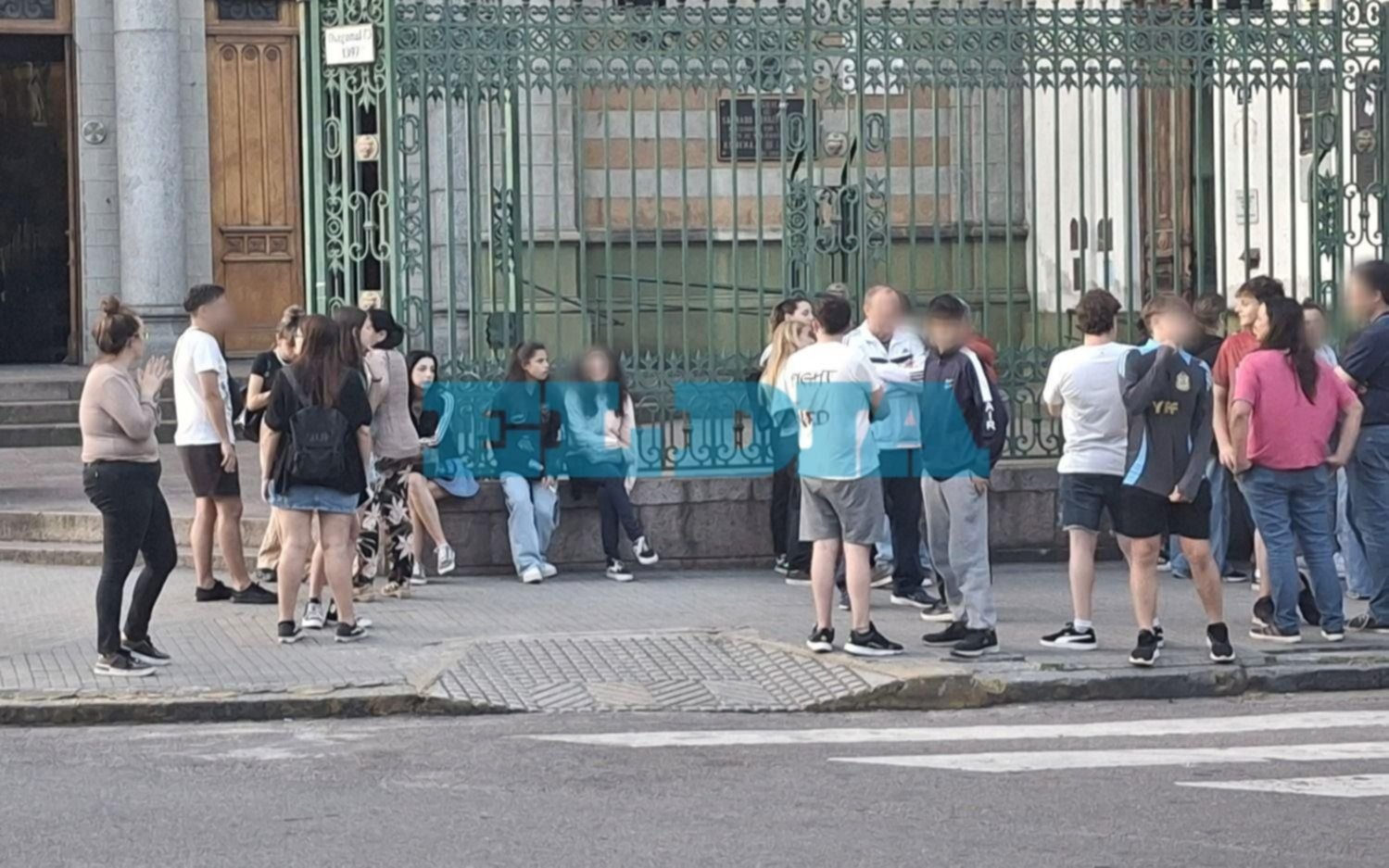 Un colegio de La Plata se movilizó por la chica de 14 años que estaba desaparecida