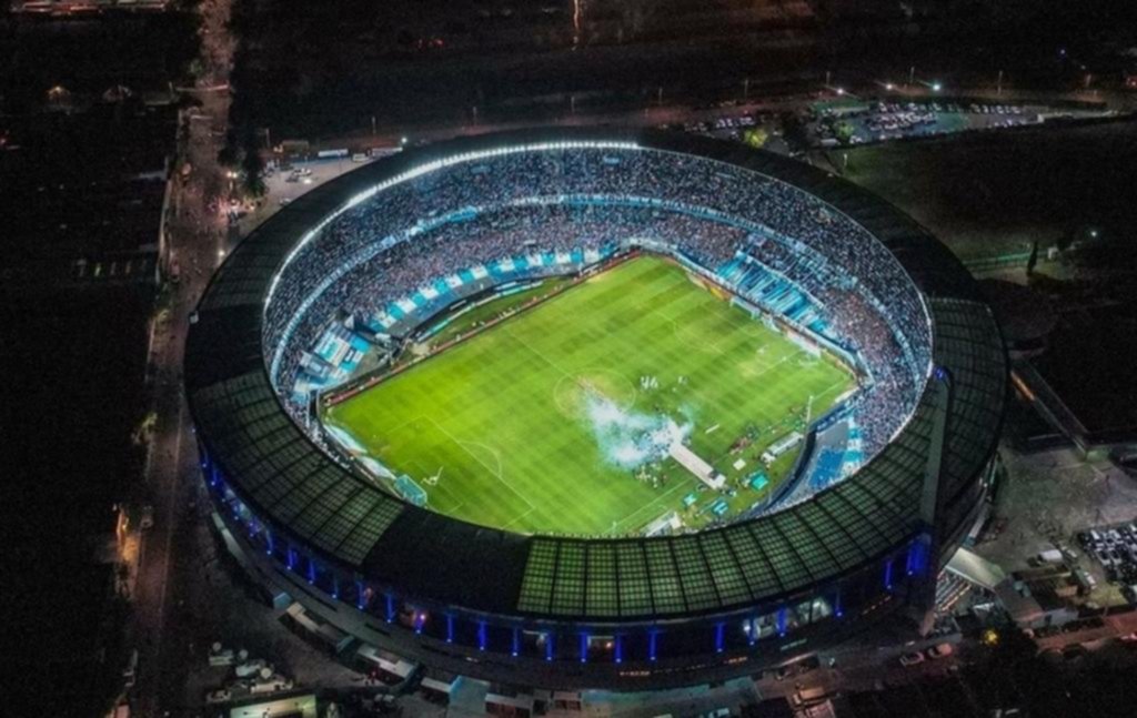 Levantaron la sanción, y Racing jugará con gente