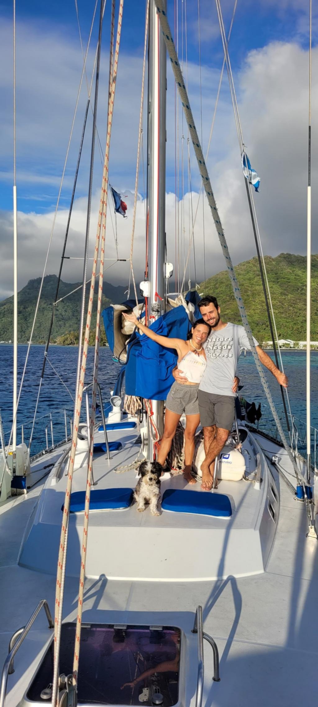 Una pareja de biólogos, por los mares para educar