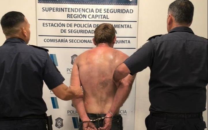 Detuvieron a un hombre por una pelea callejera y por destrozar un vehículo en una estación de servicio de La Plata