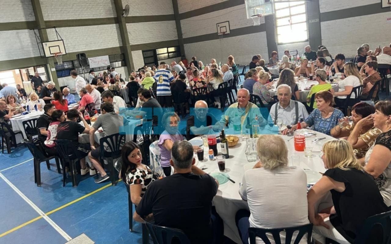 Almuerzo de fin de año en el Centro de la Comunidad Rural Los Hornos
