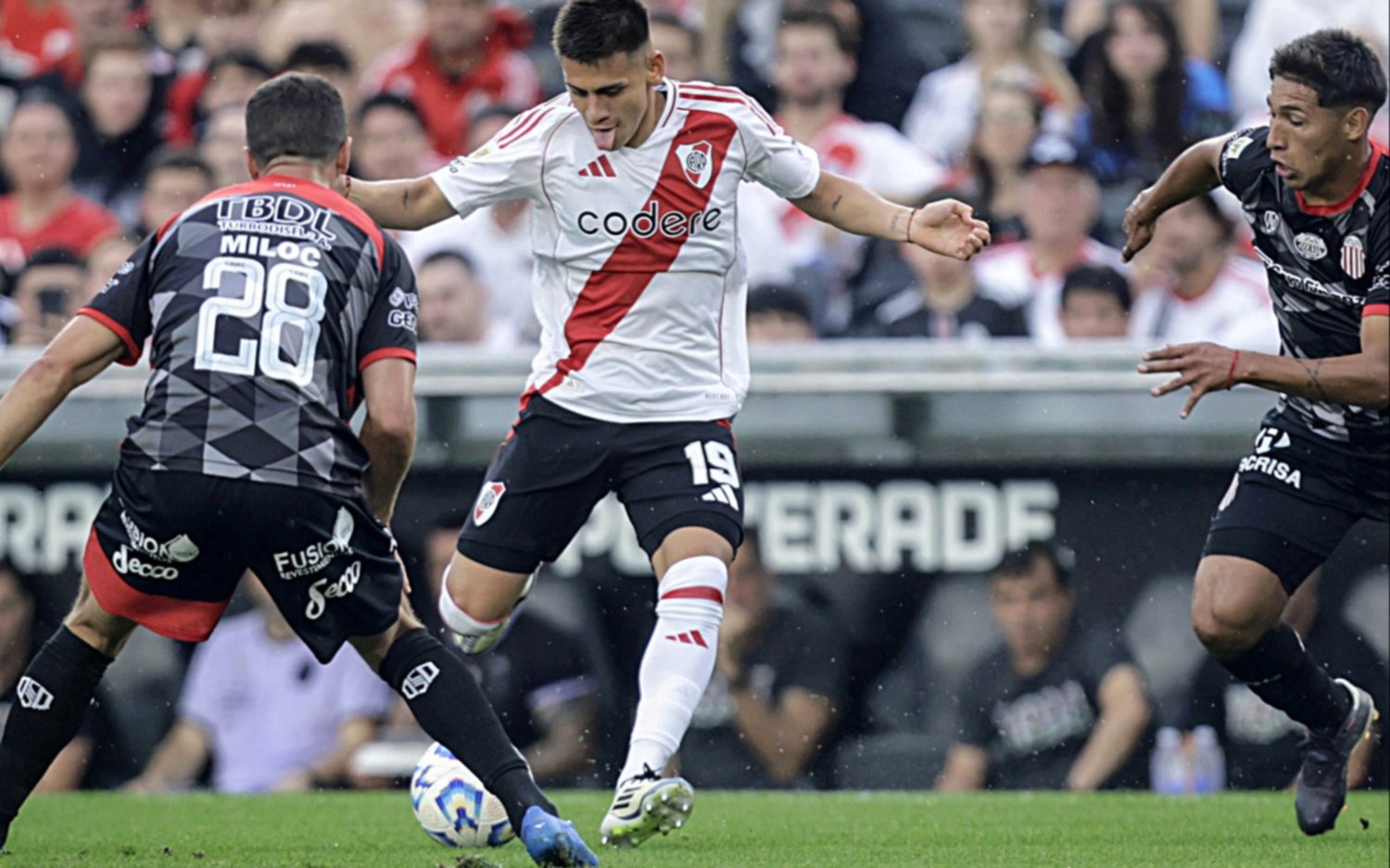 River goleó 3 a 0 a Barracas Central en el Monumental