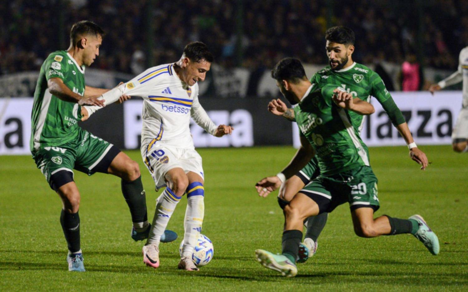 Boca metió segunda y celebró contra Sarmiento en Junín