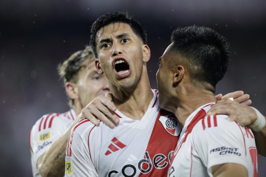 River goleó para meterle presión a los punteros