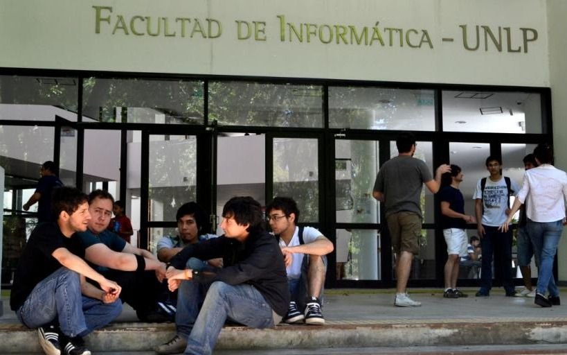 Con un formulario virtual, arranca el periodo de inscripción en las 17 facultades de la UNLP