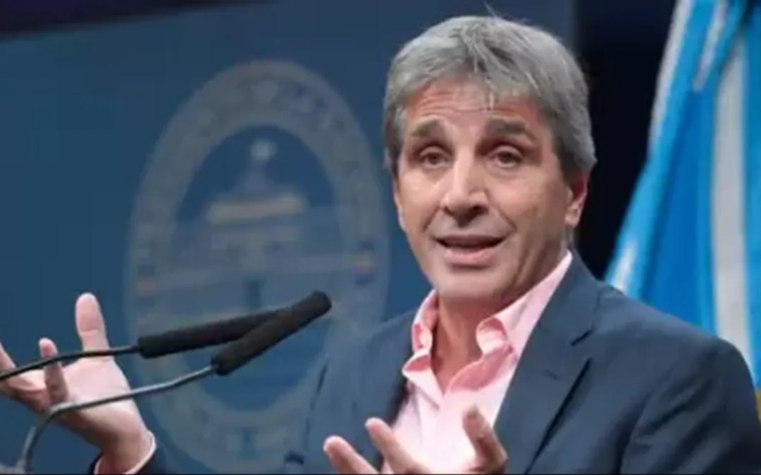 Caputo se quejó de que paga mucho por telefonía celular y llamó a dar "pelea como consumidores" frente a los aumentos