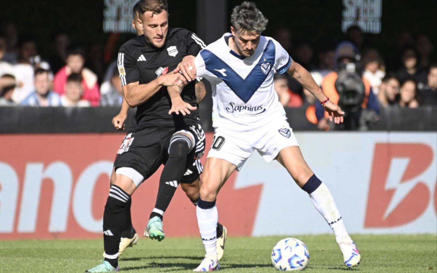 Vélez empató con el Deportivo Riestra de Spreen y se mantiene en la cima de la Liga Profesional