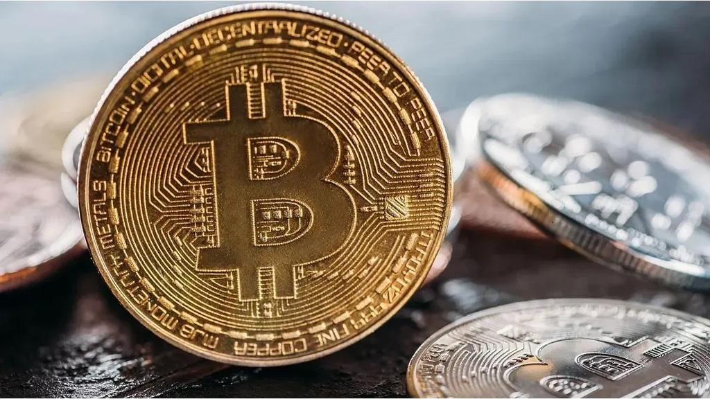 Impulsado por el triunfo del magnate, el bitcoin supera los 86.000 dólares